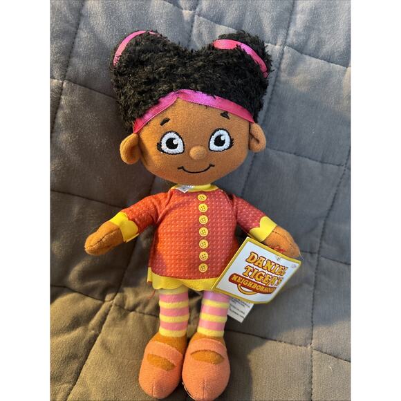 Miss Elaina Mini Plush, 7 inches - Picture 1 of 3